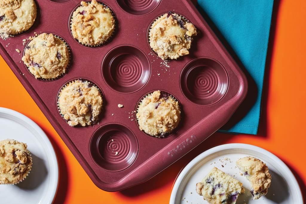 Blueberry Walnut Streusel Muffins - Circulon Cookware