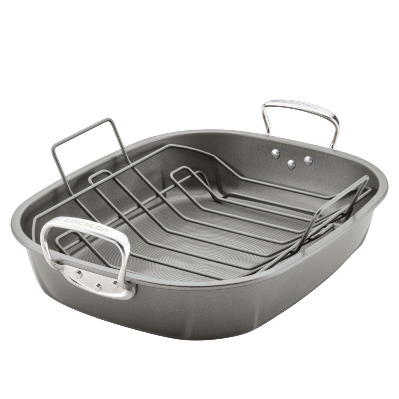 Nonstick 18"x15" oval roaster with rack—essential bakeware for roasting.