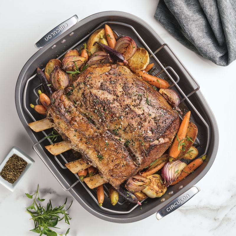 Roast beef with veggies in a Nonstick 18"x15" Oval Roaster with Rack on table.